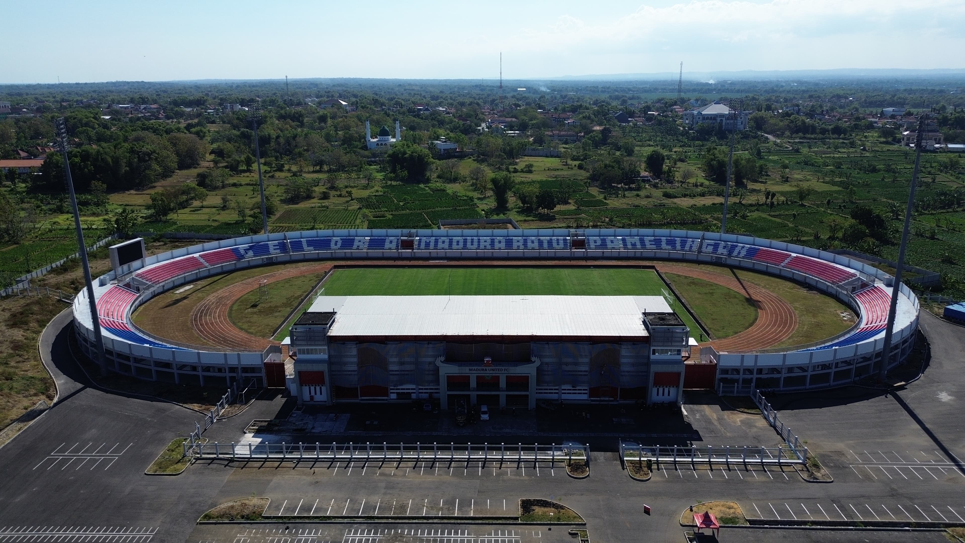 Pertandingan Madura United FC vs PSM Makassar